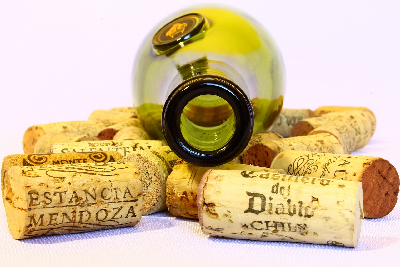 Jakie etapy składają się na degustację wina?